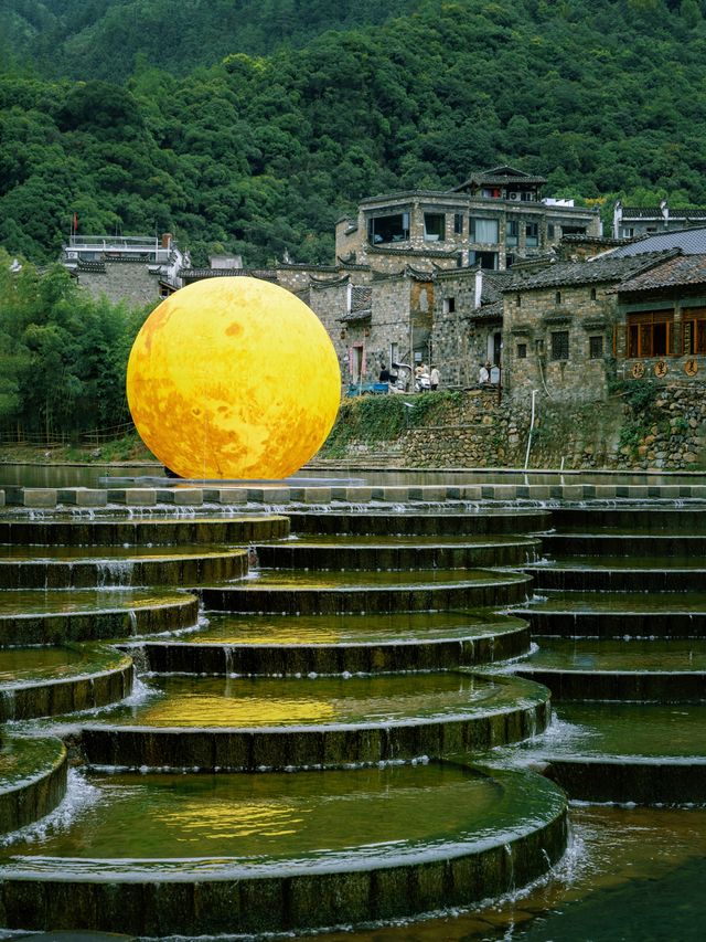 瑤里嘅夏天係薄荷綠色嘅，超愛嘅避暑古鎮