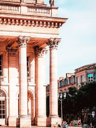 The most beautiful Bordeaux! Journey through a thousand years of wine and romance