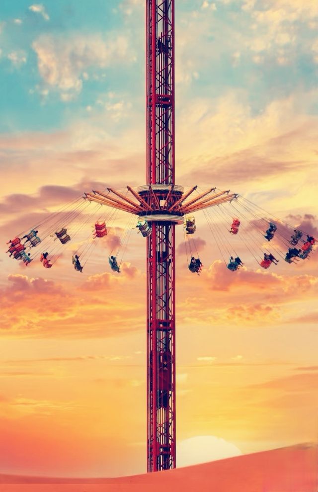 響沙灣一邊游泳一邊看沙海，魔幻到不行 