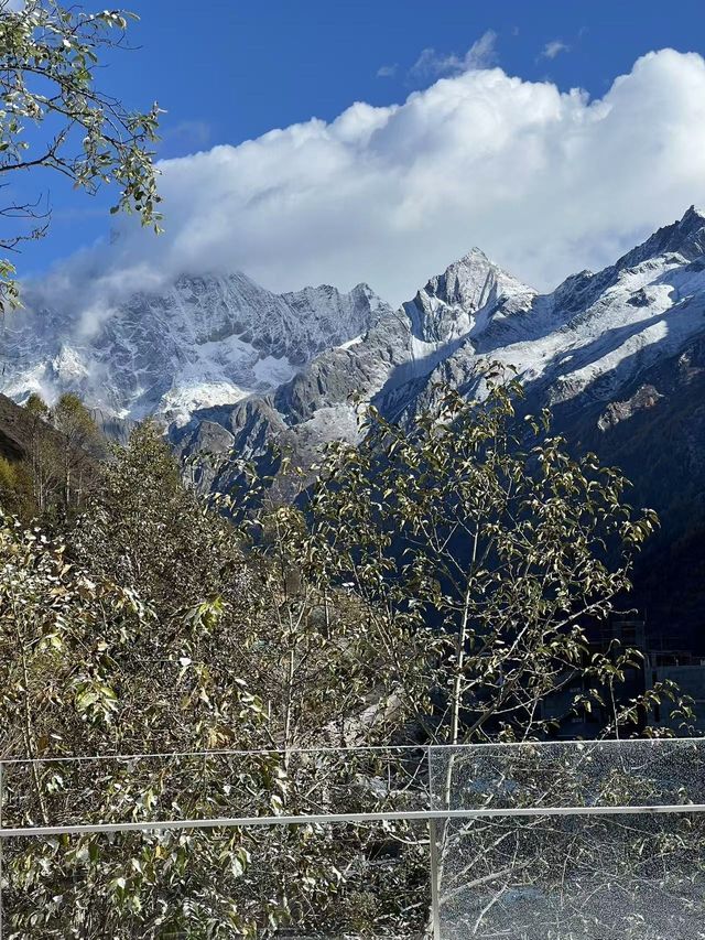 秋日四姑娘山的迷人景色 秋日四姑娘山的迷人景色