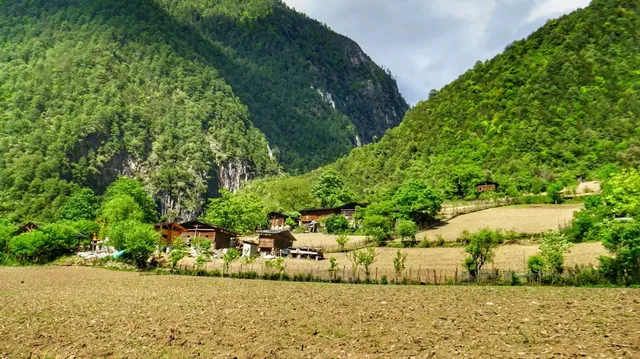 丙中落神秘霧裡村
