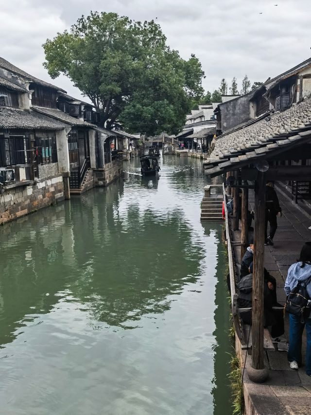 搖櫓舟聽雨眠！桐鄉烏鎮48h吃逛拍全攻略  煙雨江南的終極打開方式！ 青瓦白牆、石板巷弄
