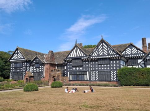 วันหยุดธนาคารที่สมบูรณ์แบบพร้อมการลงจอดเครื่องบิน