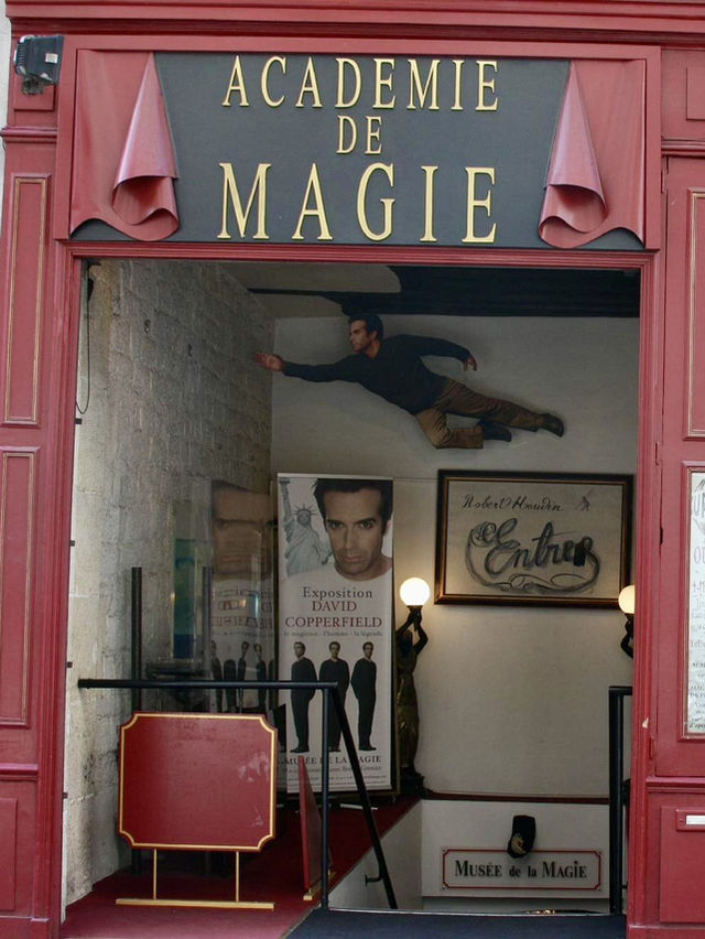 10 Cool and Quirky Things to Do in Paris! ✴️🗺