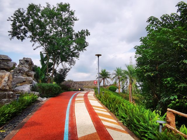 雨過天晴的自貢鳶山公園 雨過天晴的自貢鳶山公園