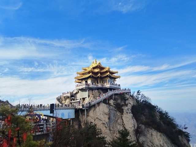 老君仙山，紫氣呈祥