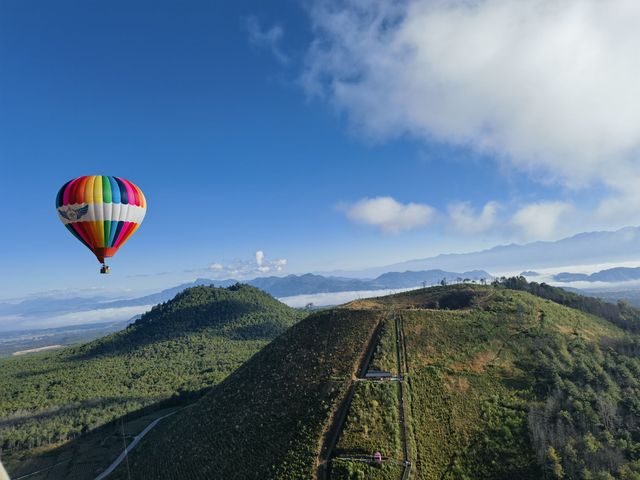 一次非常滿意的旅程~印象最深刻的是騰沖火山地質公園,自費坐了熱氣球,非常驚喜,極力推薦!!~ 銀杏村雖 一次非常滿意的旅程~印象最深刻的是騰沖火山地質公園,自費坐了熱氣球,非常驚喜,極力推薦!!~ 銀杏村雖