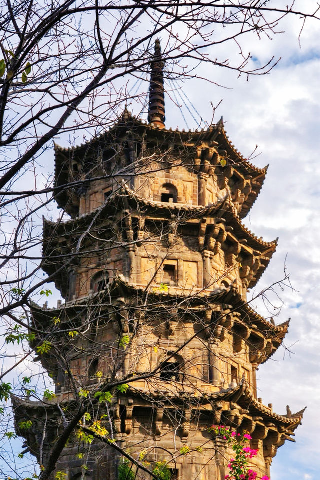 泉州漫遊｜古城小巷裡，邂逅東西塔的N種模樣