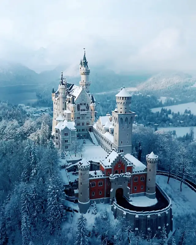 ปราสาทนอยชวานสไตน์ ประเทศเยอรมนี