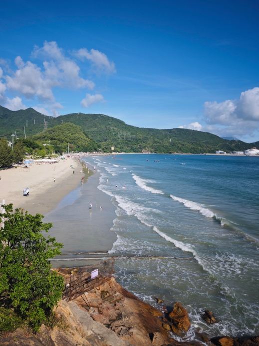 Bords du Chenal（海峡の岸辺） 深圳の穴場ガラスの海｜官湖ビーチは自家用車で予約不要、過小評価され