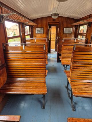 นั่งรถไฟสุดคลาสสิก ชมวิวทิวทัศน์ที่สวยงาม