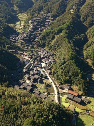 The "Little Potala Palace" of western Hunan is nestled deep in the mountains of Yutou Dong Village. Yutou Ancient Dong Village is hidden deep within the folds of the mountains, off the main routes, and not on the main tourist trails.