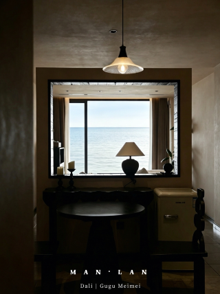 Dali Travel | Living in the light and shadows of Erhai Lake