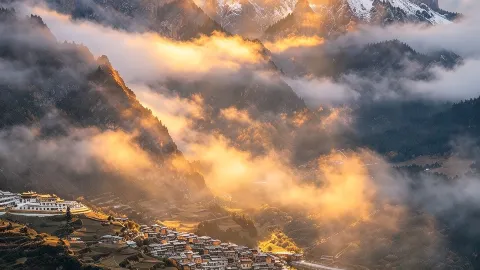 Zhagana's morning mist is legendary: golden sunrise and three must-visit hiking viewpoints — traveler post in Xiahe