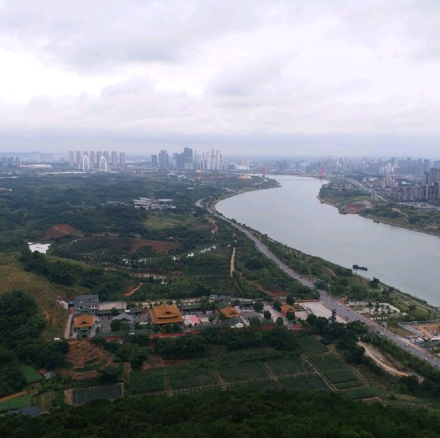 登青秀山鳳凰塔 觀南寧一江兩岸