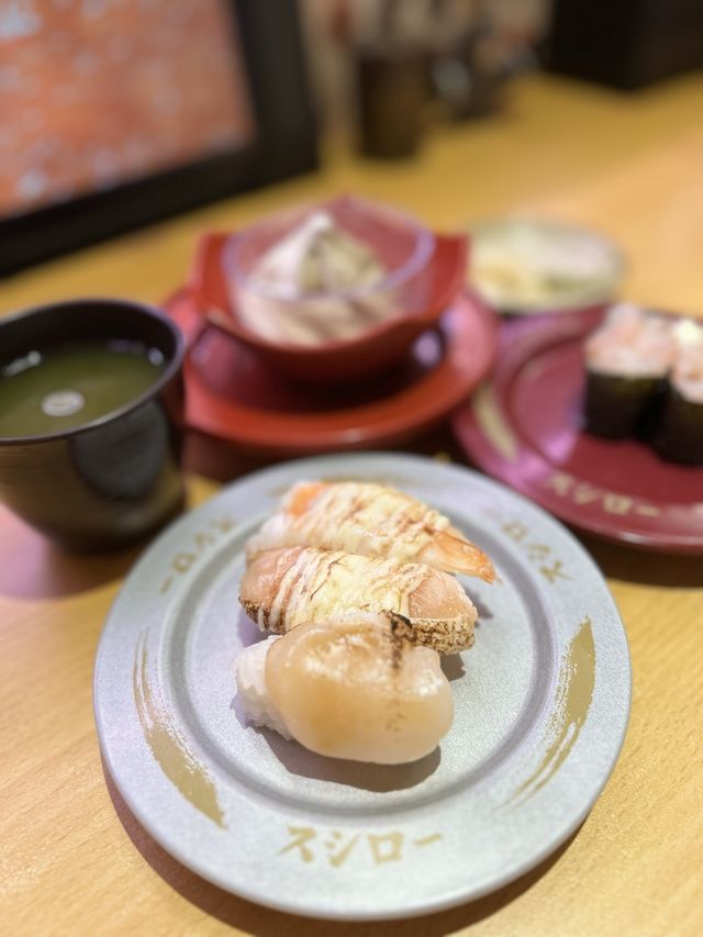 ［新竹/東區］ スシロー壽司郎 新竹巨城店🍣｜激推人氣炙燒3貫 焙茶冰淇淋好好吃🥹 