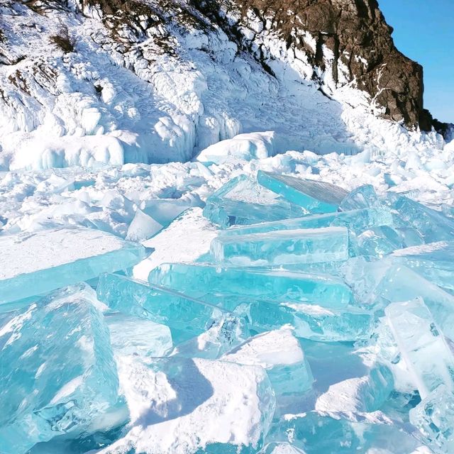 An exhibition of unusual sculptures on lake Baikal