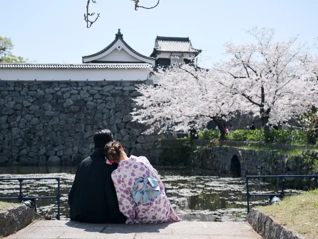 在福岡舞鶴公園拍攝櫻花🌸和服👘情侶照～