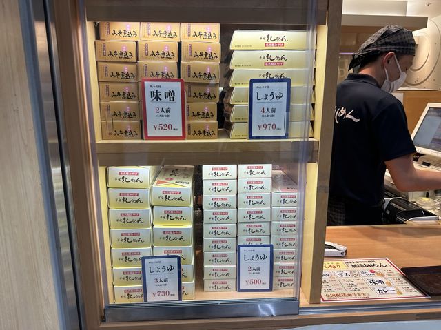 愛知・名古屋。名古屋コンコース。時間は無くても名物を味わいたい人にオススメ『驛釜きしめん』