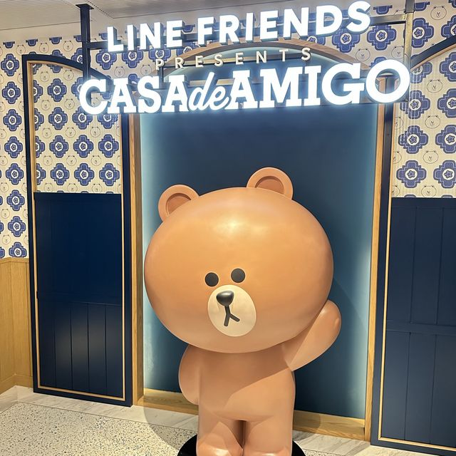 今次澳門遊訂咗葡京人酒店，主要係因為line friend 主題房，整體感覺唔錯，設備算完善；朋友訂既係另一個主題，景觀主要睇水喉管🤣🤣🤣 check in 唔算等太耐。