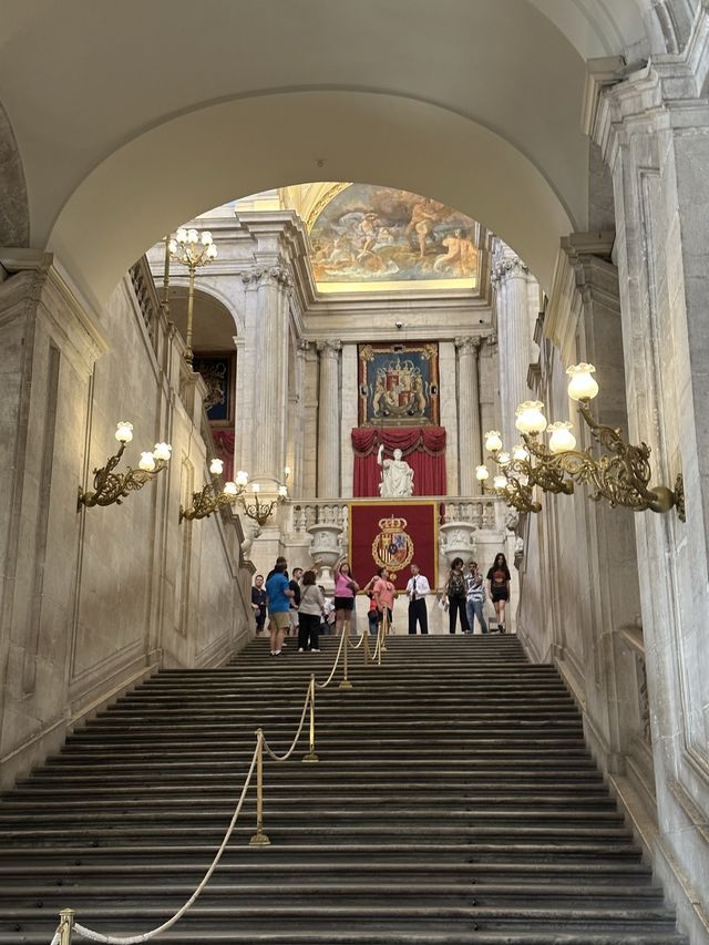 a beautiful palace in Madrid 😍🏰👑