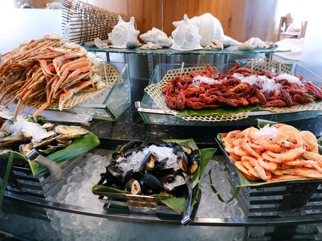 有生蠔有長腳蟹。超抵食款多午餐自助餐