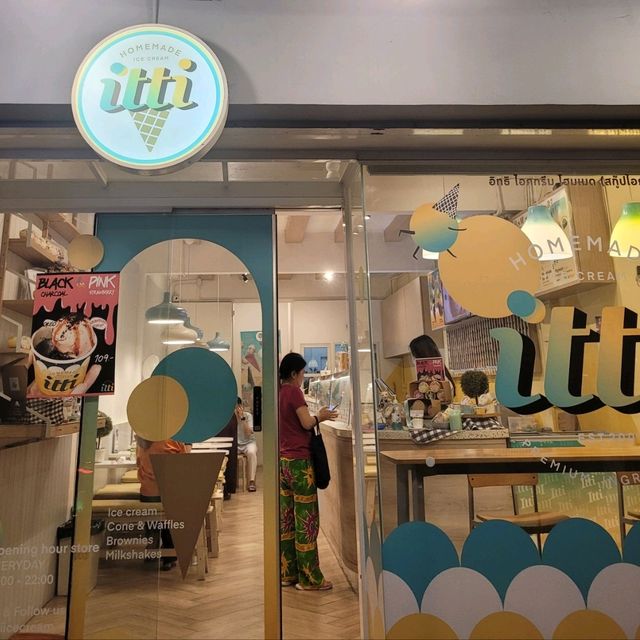 คลายร้อนกันที่ ร้าน “Itti Homemade Ice cream" 🌞🍨❄️