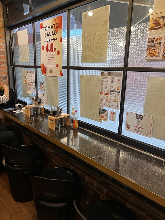 韓国/ソウル【忠武路】ボリューミーなハンバーグを楽しめるお店🤎