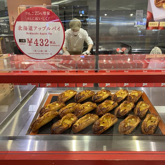 新千歳空港グルメ！出来立て！きのとやのアップルパイと極上牛乳ソフトは並んででも食べたい