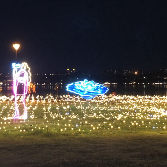 越夜越美麗！從沙雕到光雕，來八里左岸公園正是時候