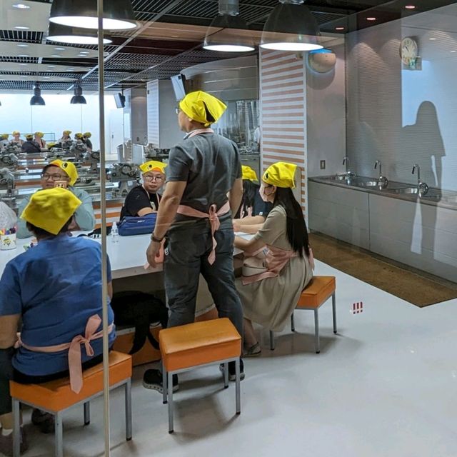 チキンラーメンファクトリーで、チキンラーメン作り体験に初挑戦！！
