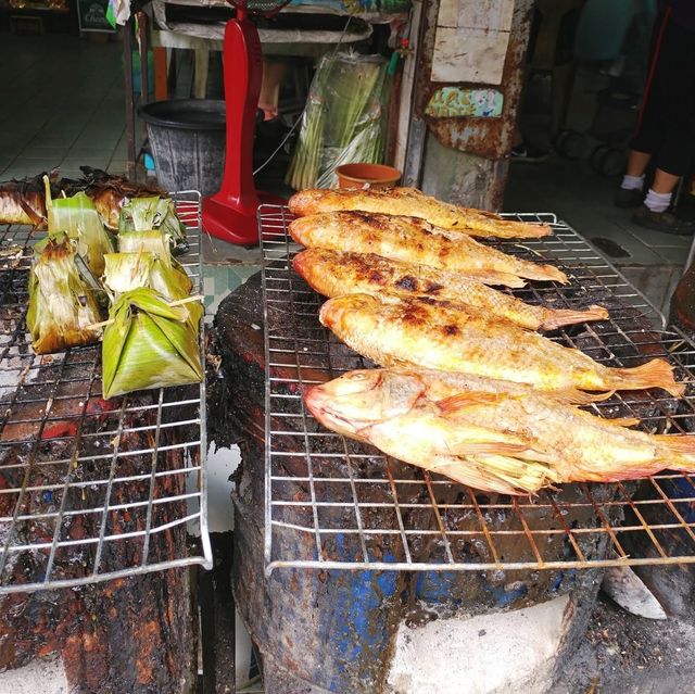 태국 치앙마이 거대한 민물생선구이 최애 맛집 럿롯🐟