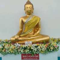 สักการะหลวงพ่อโต วัดสมานรัตนาราม