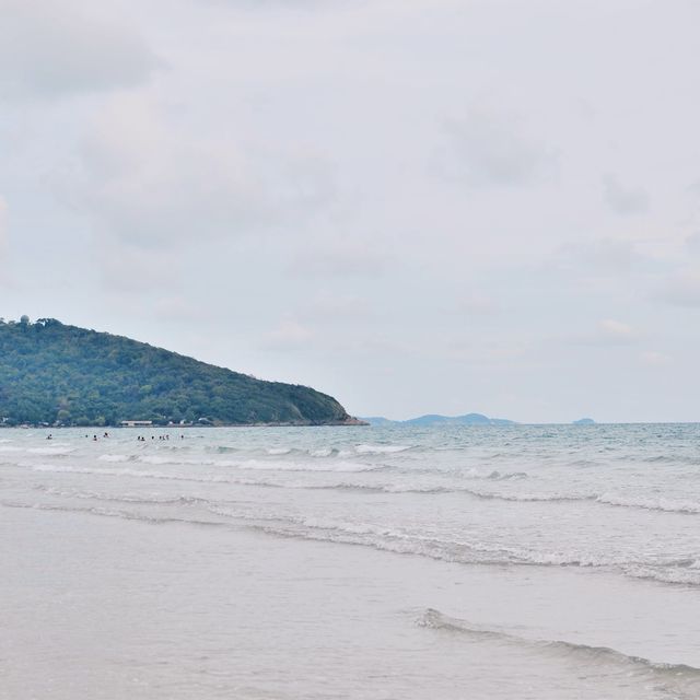 ทะเลสวยที่หาดแม่รำพึง ระยอง