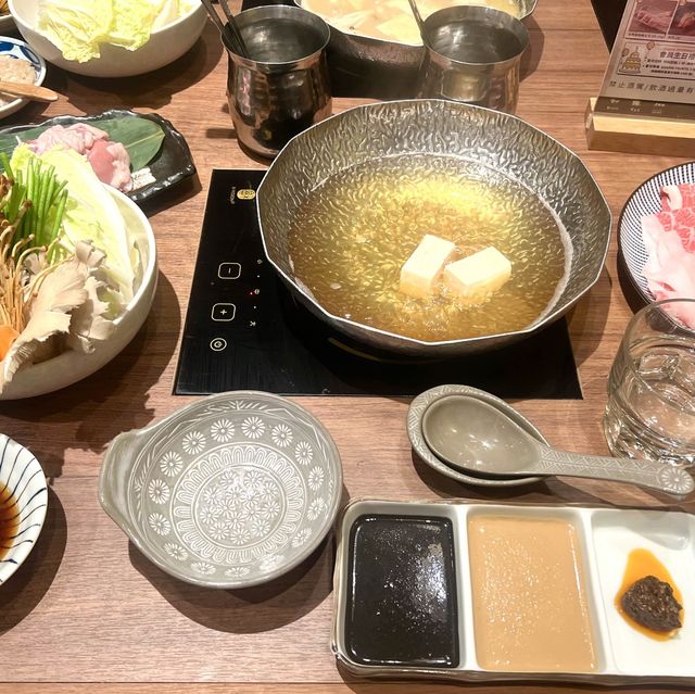 最懂怎麼吃肉的 黑毛屋 - 好吃鍋物搭配好喝湯頭