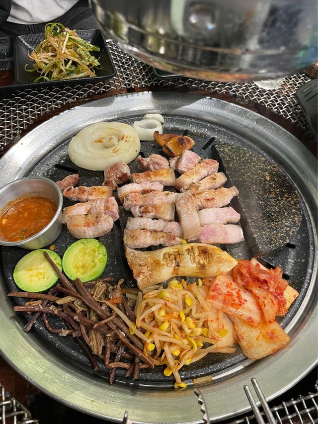 부산에서 제주 돼지를 맛볼 수 있는 방법 [어게인 삼촌집]