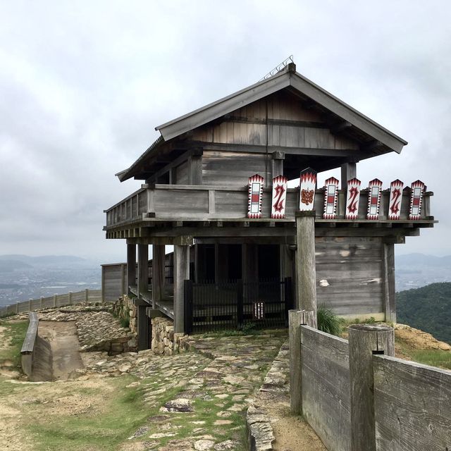 鬼之城-日本百大名城之一，陰暗天色更添神袐