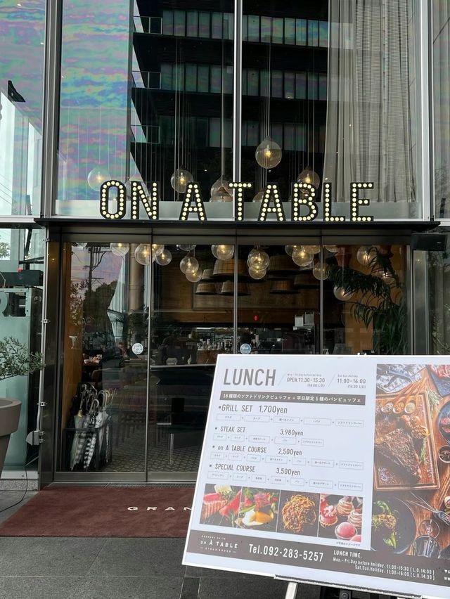 【福岡グルメ】ランチタイムの限定ハンバーガーや季節のパフェが楽しめる