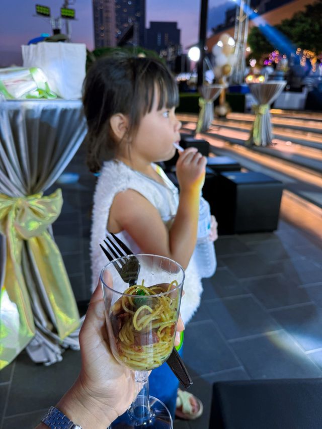 โมเม้นต์ Countdown 2024 at ICONSIAM