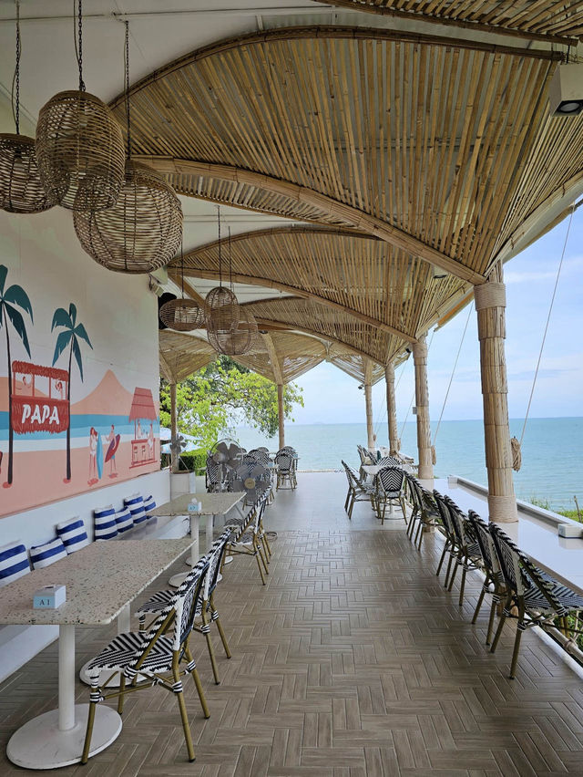 Papa Beach Pattaya คาเฟ่วิวสวยพัทยา