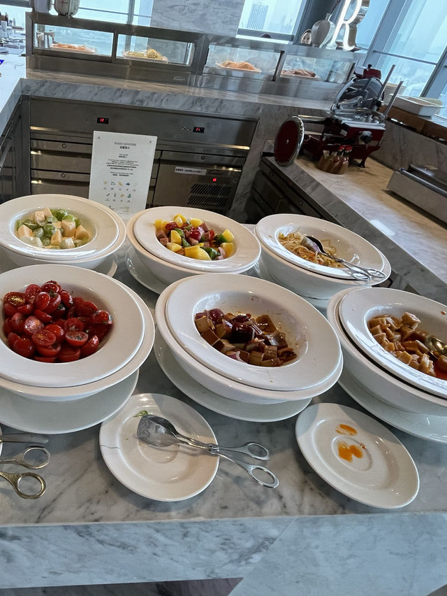 🌅深圳萬麗酒店【燃自助餐廳】享受57樓高空灣景，尊享豪華早餐！🥐🍳