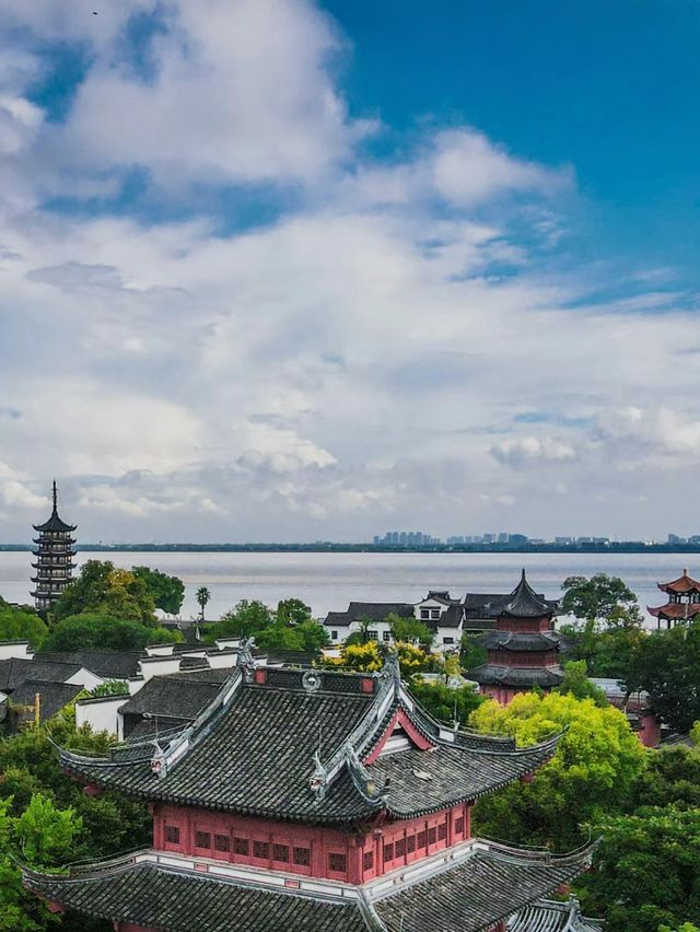 海寧鹽官旅遊度假區：中國浙江的海濱風情與休閒度假勝地🌊🌅