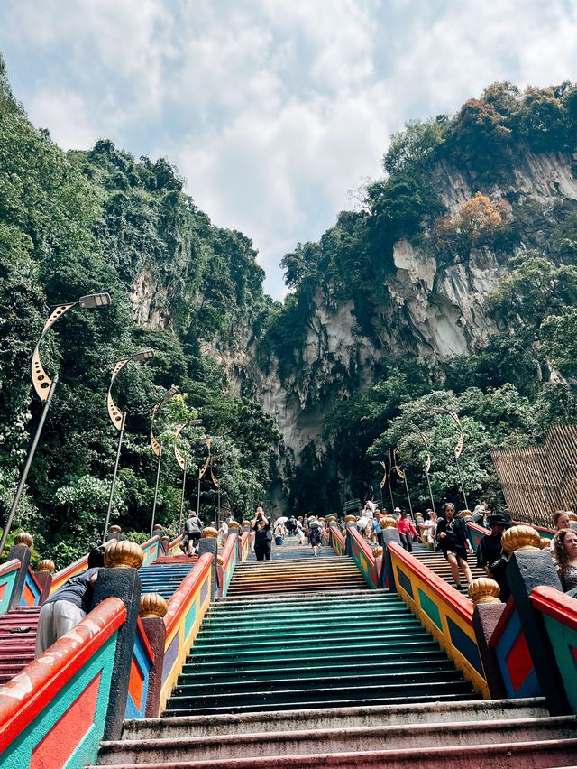 🇲🇾馬來西亞吉隆坡黑風洞👣位於山洞裡的印度廟