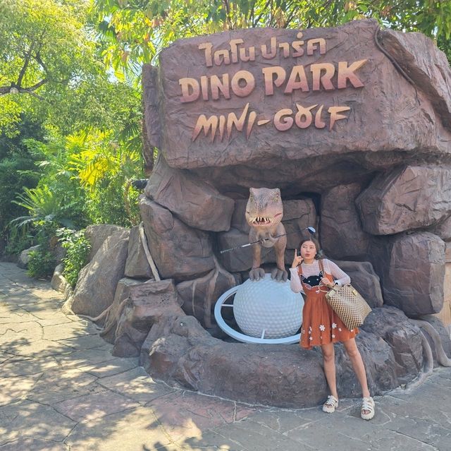 Dino Park Phuket Mini-golf ที่มาในตีม Jurassic 
