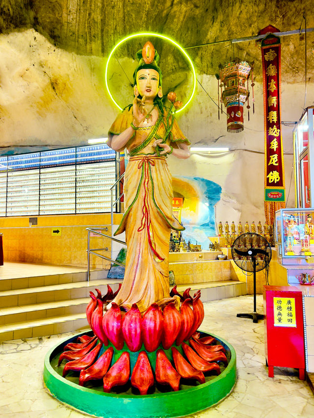 Exploring The Famous Guan Yin Temple Ipoh🇲🇾✨