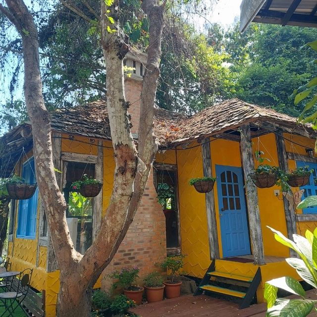 Zombie Cafe' เปลี่ยนบ้านเก่ามาเป็นร้านกาแฟ