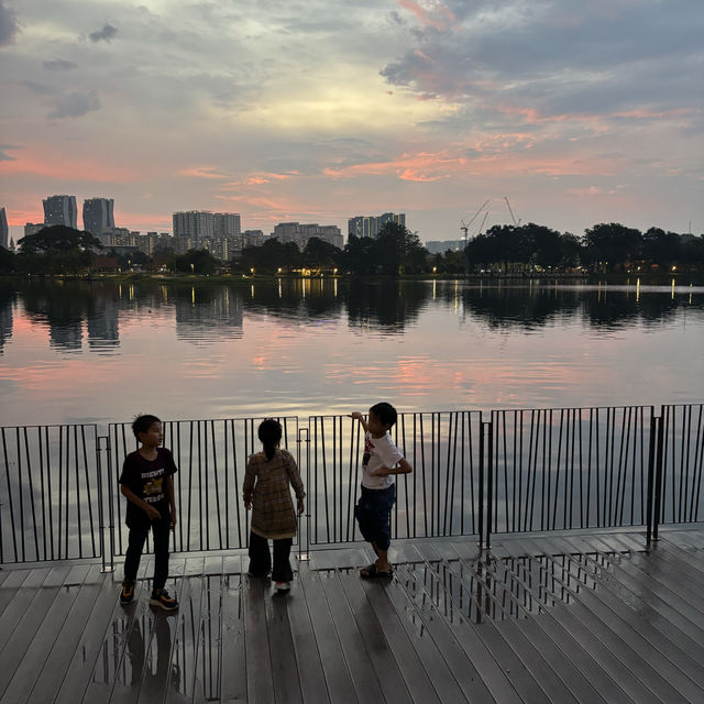  aesthetic cafe by the lake in kl