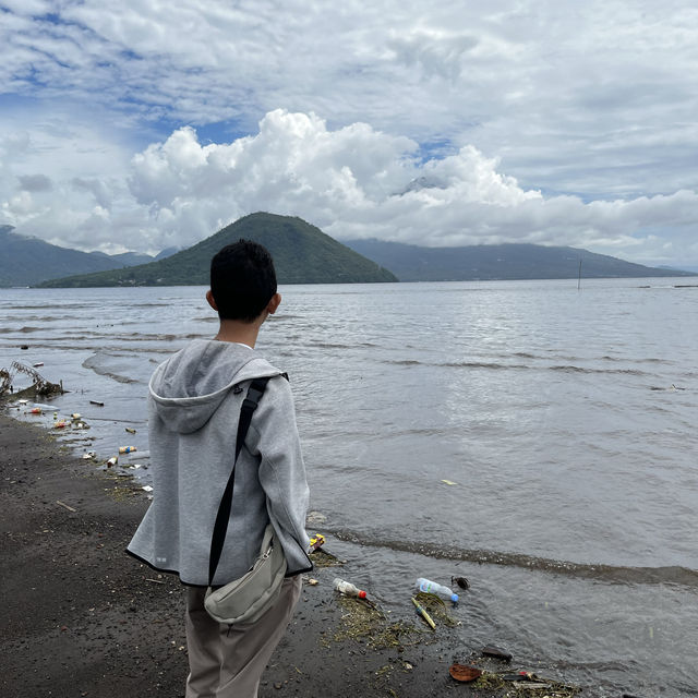 Ternate island, pictured on bank notes