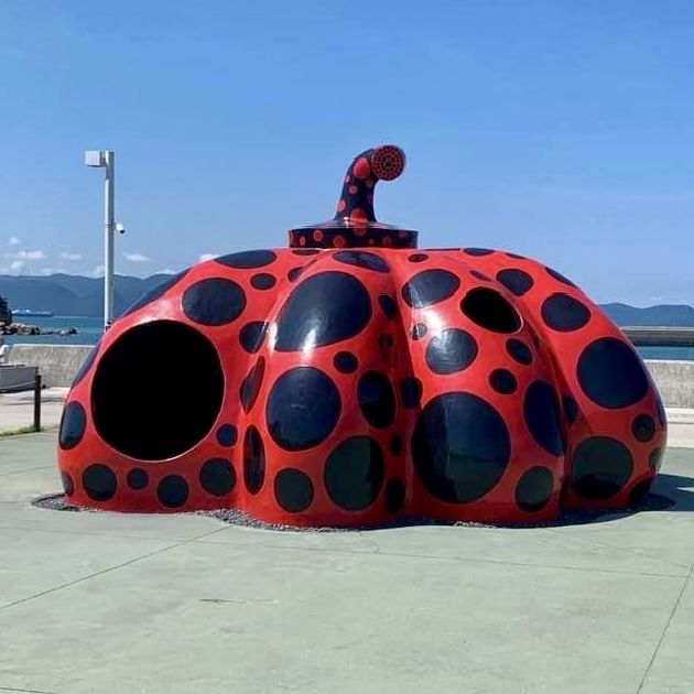 直島-藝術之島，藝術融入島上每個角落，被譽為現代藝術聖地
