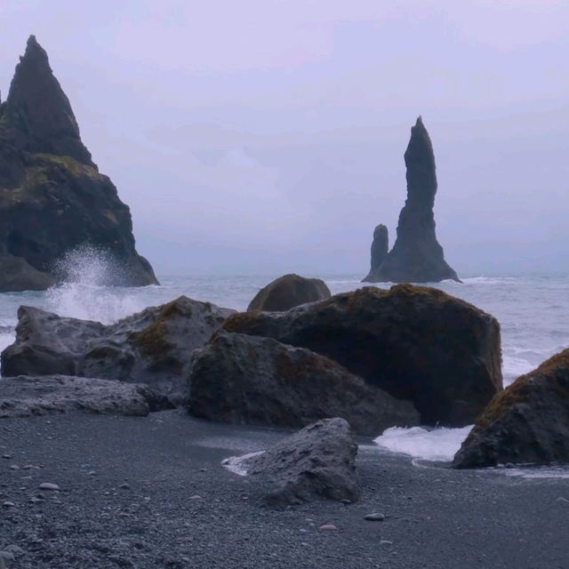 雷尼斯黑沙灘：一次過體驗大自然的力量